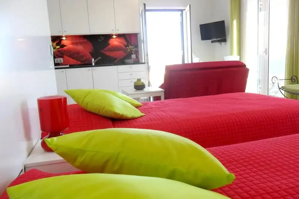 Studio in Vila Baleira, With Wonderful sea View, Shared Pool and Furnished Balcony - 400 m From the Beach