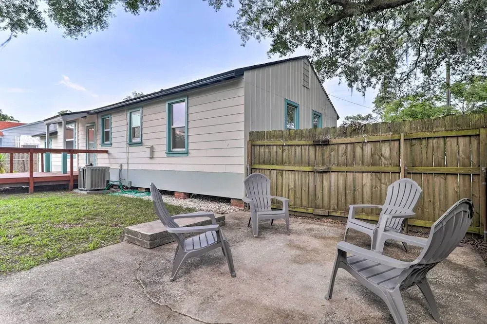Jacksonville Retreat w/ Pool & Yard - 3 Mi to Zoo!