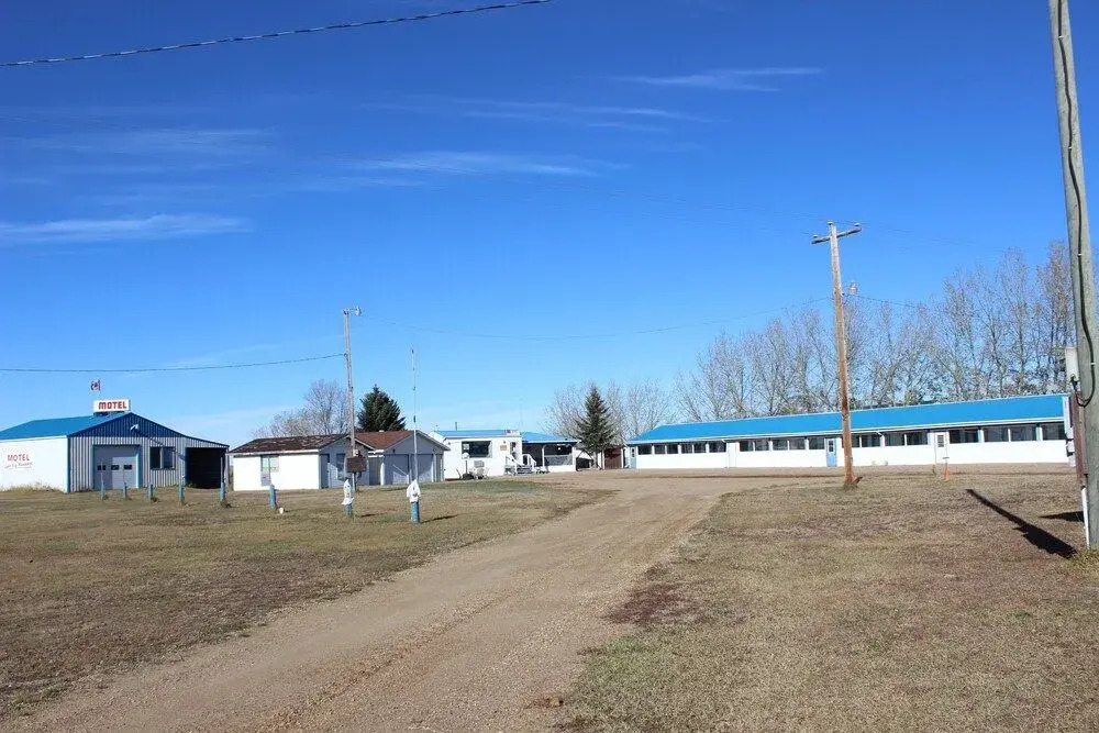 Raval Paradise Motel and RV Park