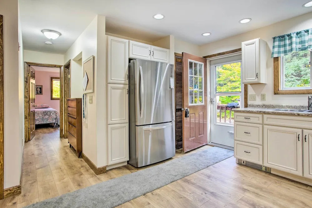 Pet-friendly Gilford Home: 3 Mi to Gunstock & Lake