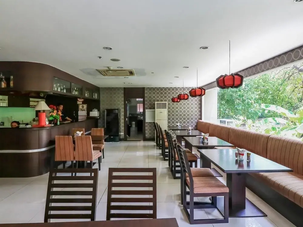 Boss Suites Nana Hotel