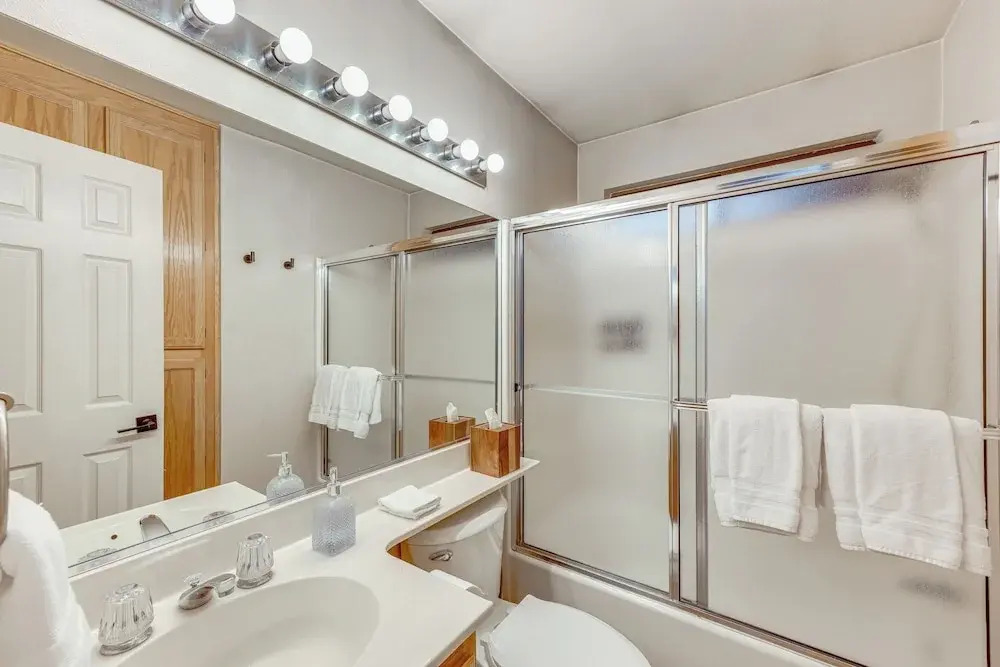 2 Decks! Pet-friendly Lake Arrowhead Cabin