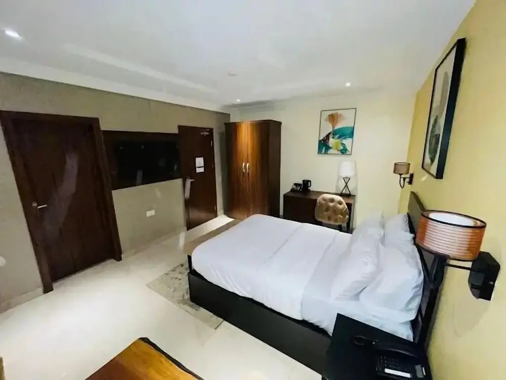 Tomats Hotel and Suites