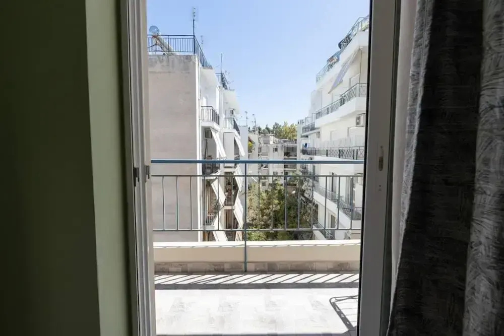 Petralona Dazzling top Floor 2BD AP