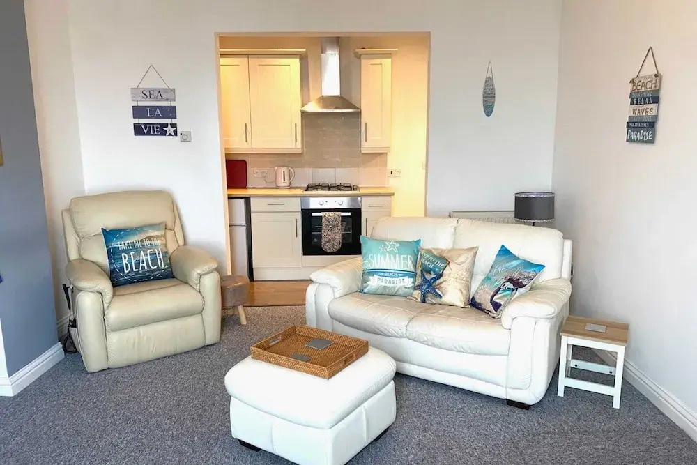 Beachfront Bolthole With Seaview in Idyllic Hythe