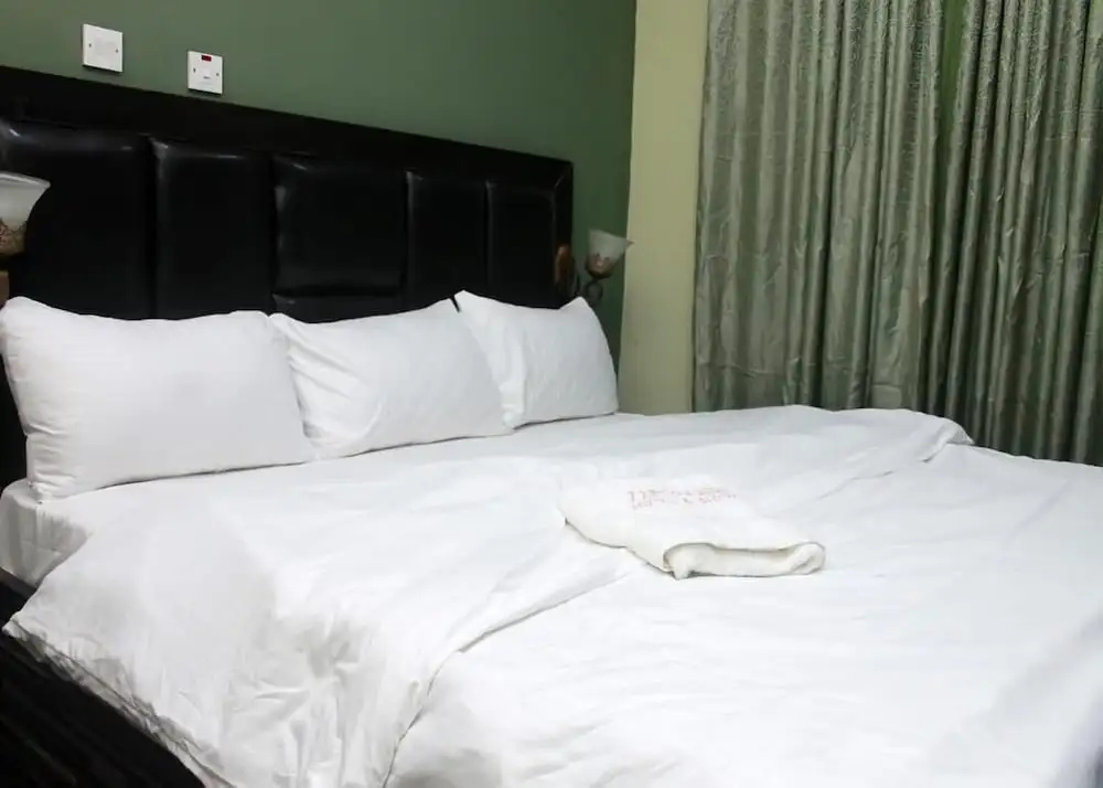 Demeg Hotel And Suites