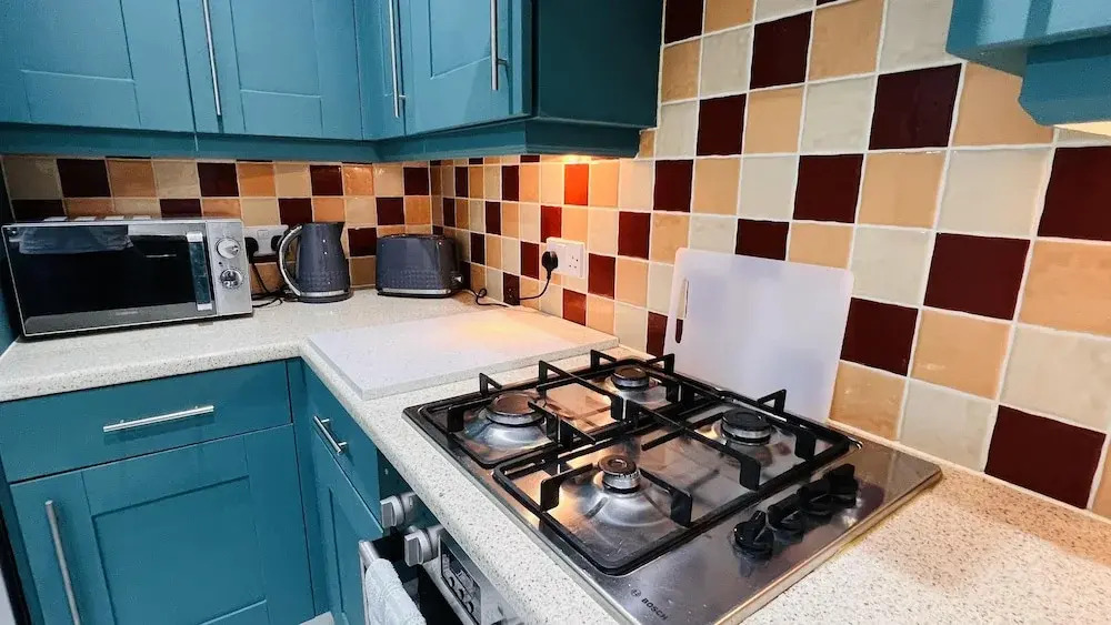 Northolt - House - Sleeps 6 - Parking - Garden