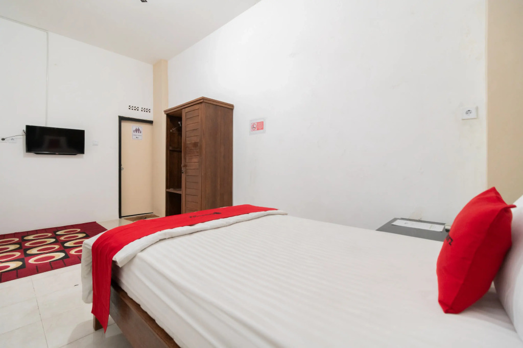 RedDoorz Syariah at Jalan Andalas Padang