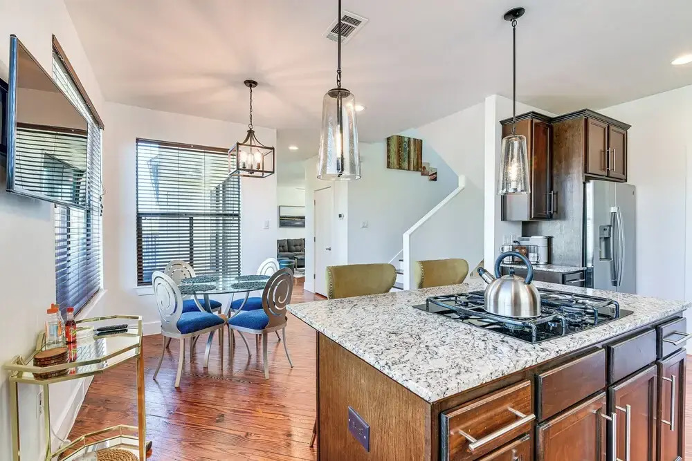 Pet-friendly Houston Townhome: 2 Mi to Downtown