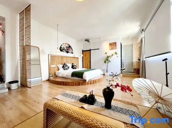 Yunqi Homestay (Nanning Three Streets and Two Alleys Chaoyang Square Subway Station)