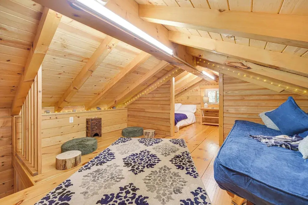 Northwoods Nature Escape! Lakefront Hayward Cabin