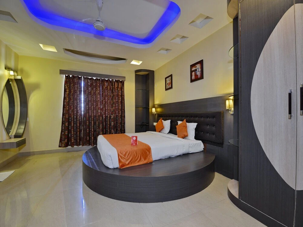 Sunrise Inn by OYO Rooms