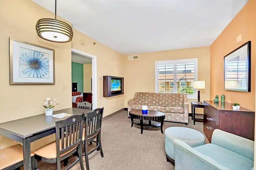 Modern 2 Queen Beds Suite Close to Disney