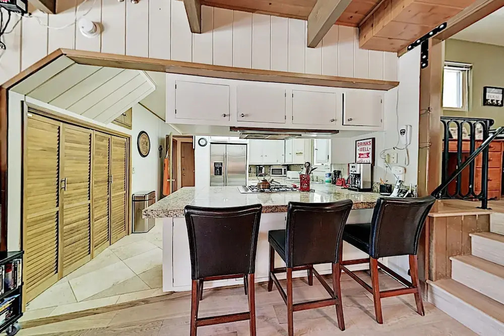Serene : Forest Views & Wraparound Deck! 3 Bedroom Home