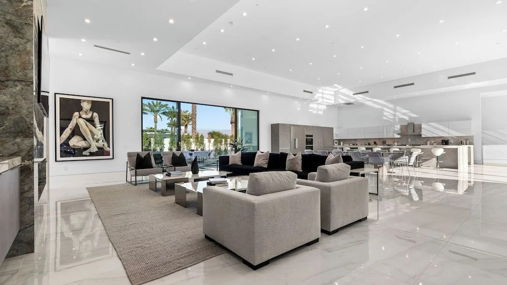 2 Luxury Villas Pickleball Court, Pool, Putting Green Bravo by Avantstay