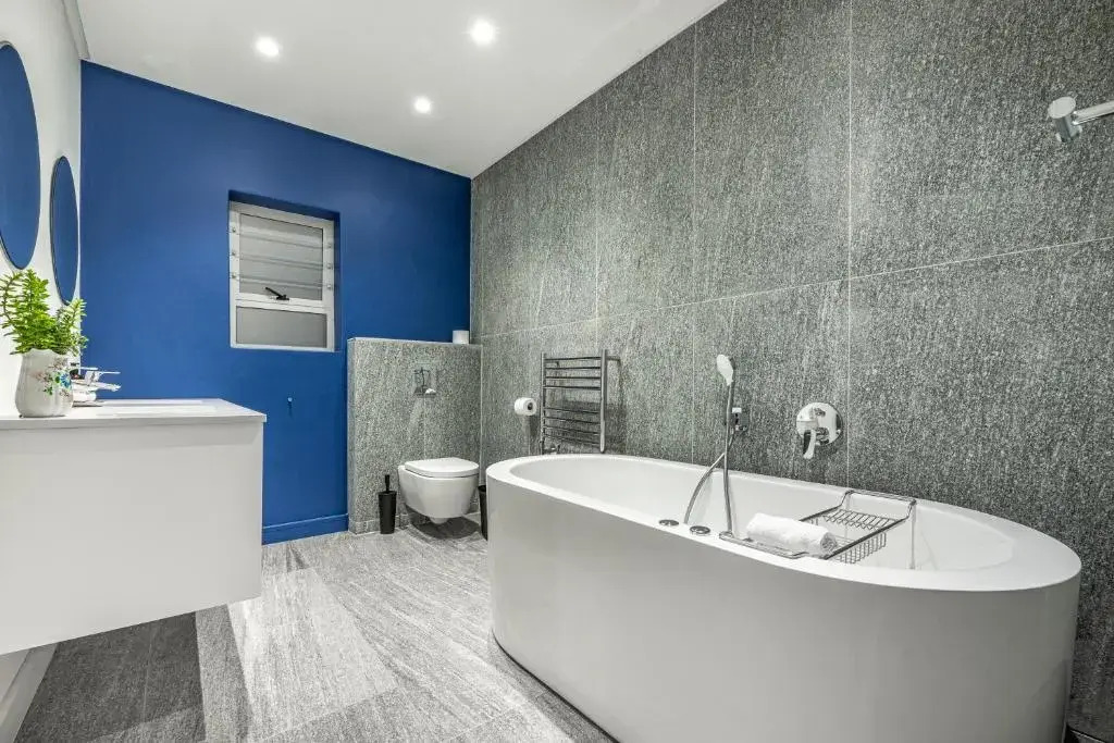 17 Marine - 2 Bedroom Garden Apt104