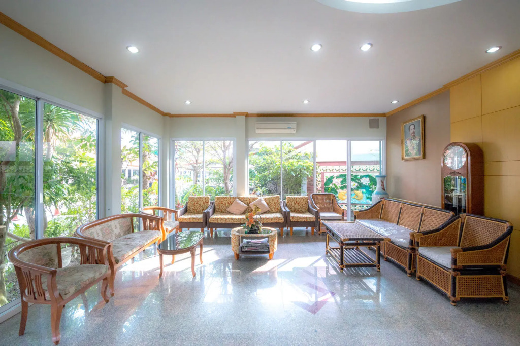 Martina Hotel Surin