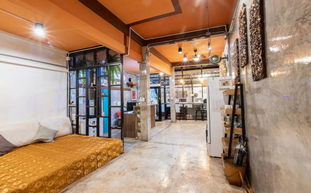 The Alley Hostel & Bistro