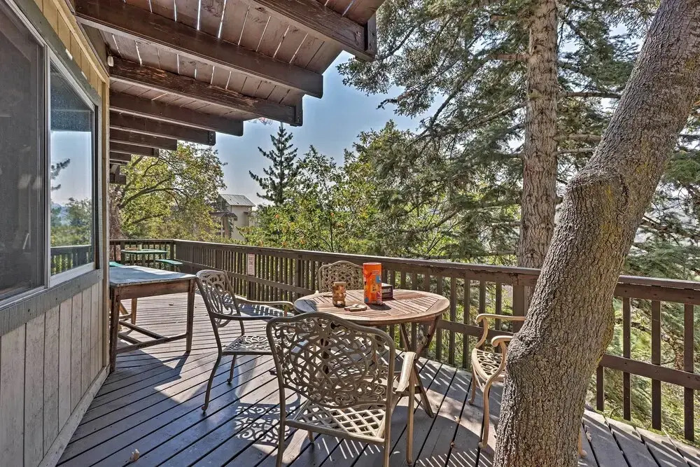 Family Cabin w/ Game Room Near Hiking + Skiing!