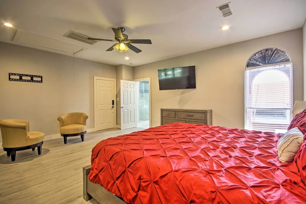 Eado Houston Home, Walk to Convention Center!