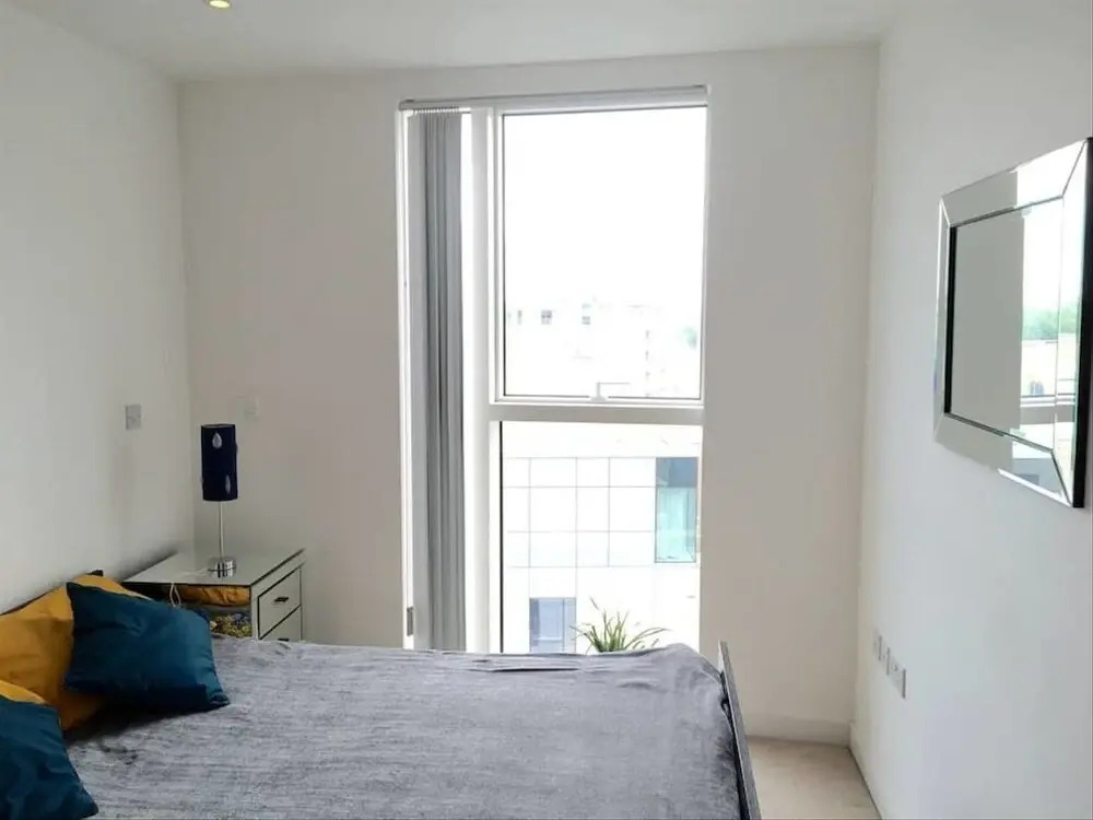 Modern and Airy 2 bed 2 Bath Flat With Great Views