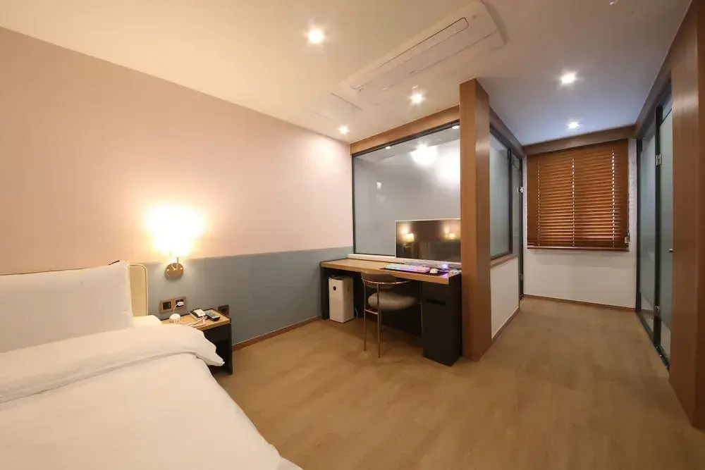 W Motel