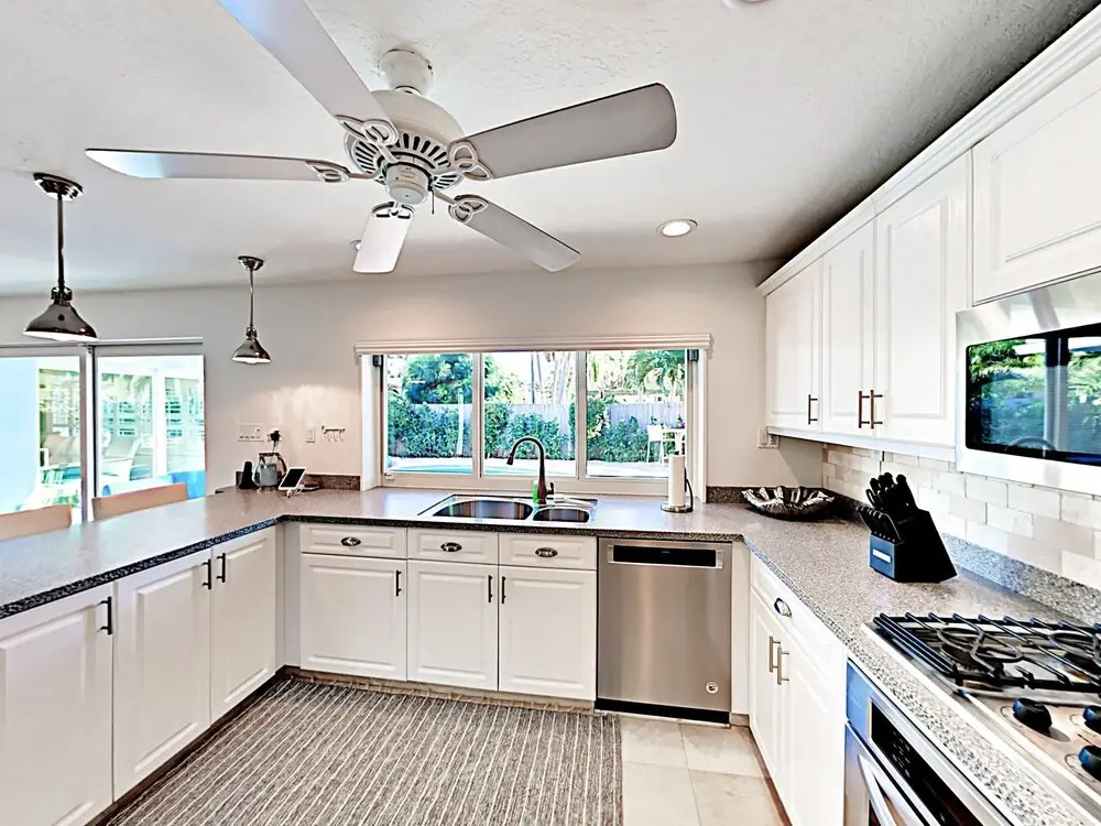 4br/4ba W/ Private Deck & Heated Pool - Near Beach 4 Bedroom Home
