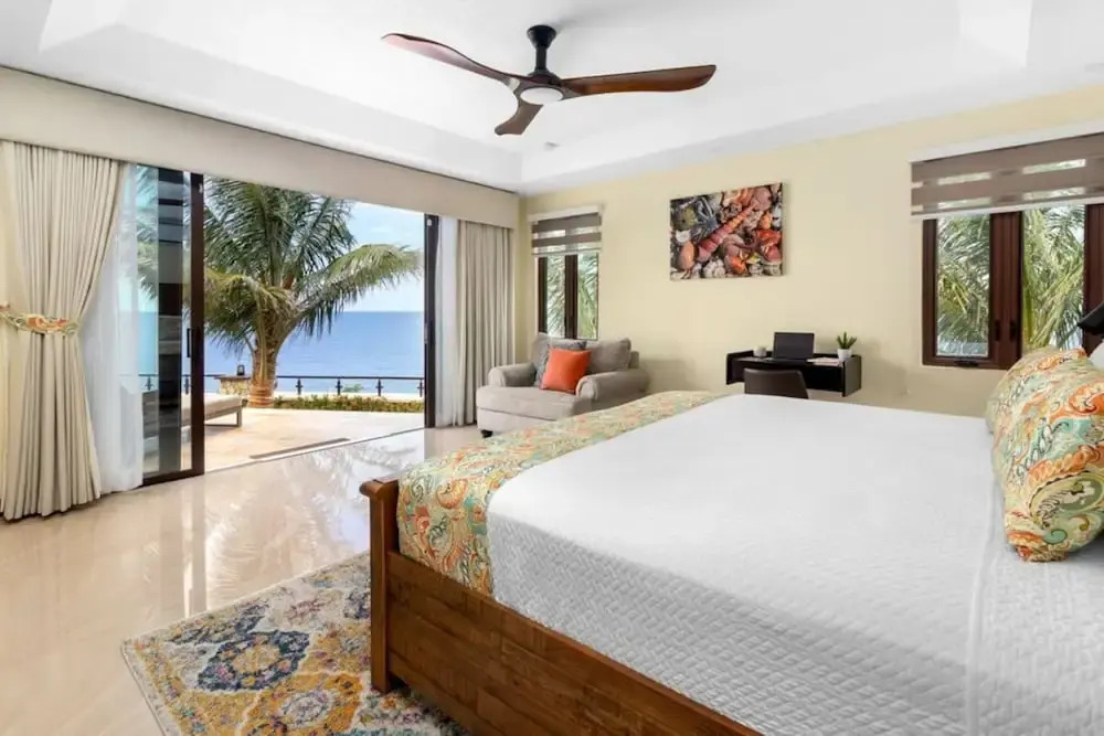 Breathtaking Oceanfront Luxe Villa in Tower Isle Jacuzzi Pool Fully Staffed
