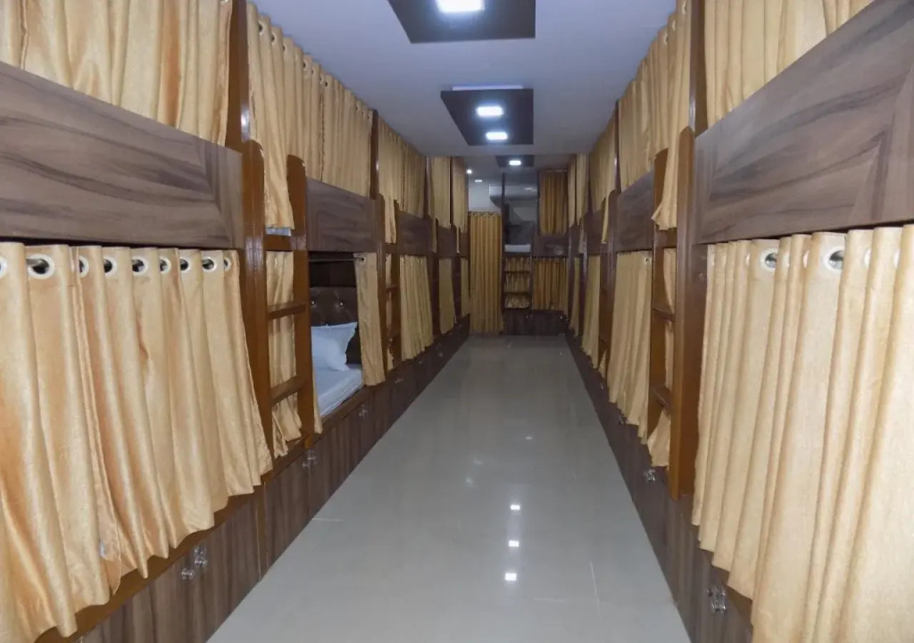 Apex Dormitory Andheri - Near Airport and Marol Metro Station