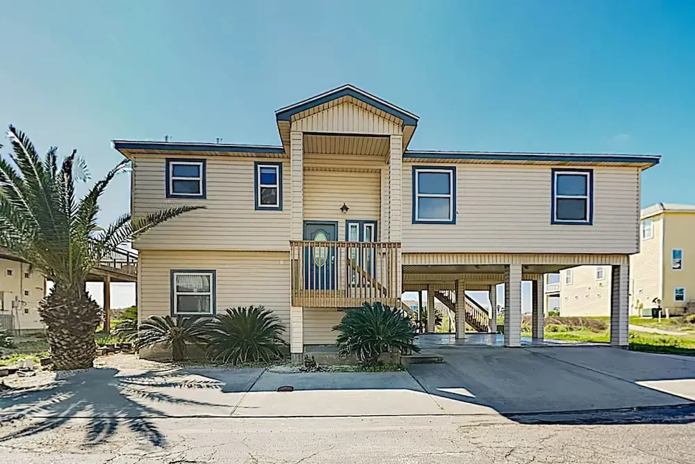 New Listing! Gulf-view Getaway W/ Balcony & Grill 5 Bedroom Home