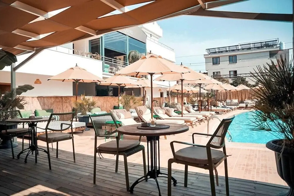 Esquire Hotel & Lounge