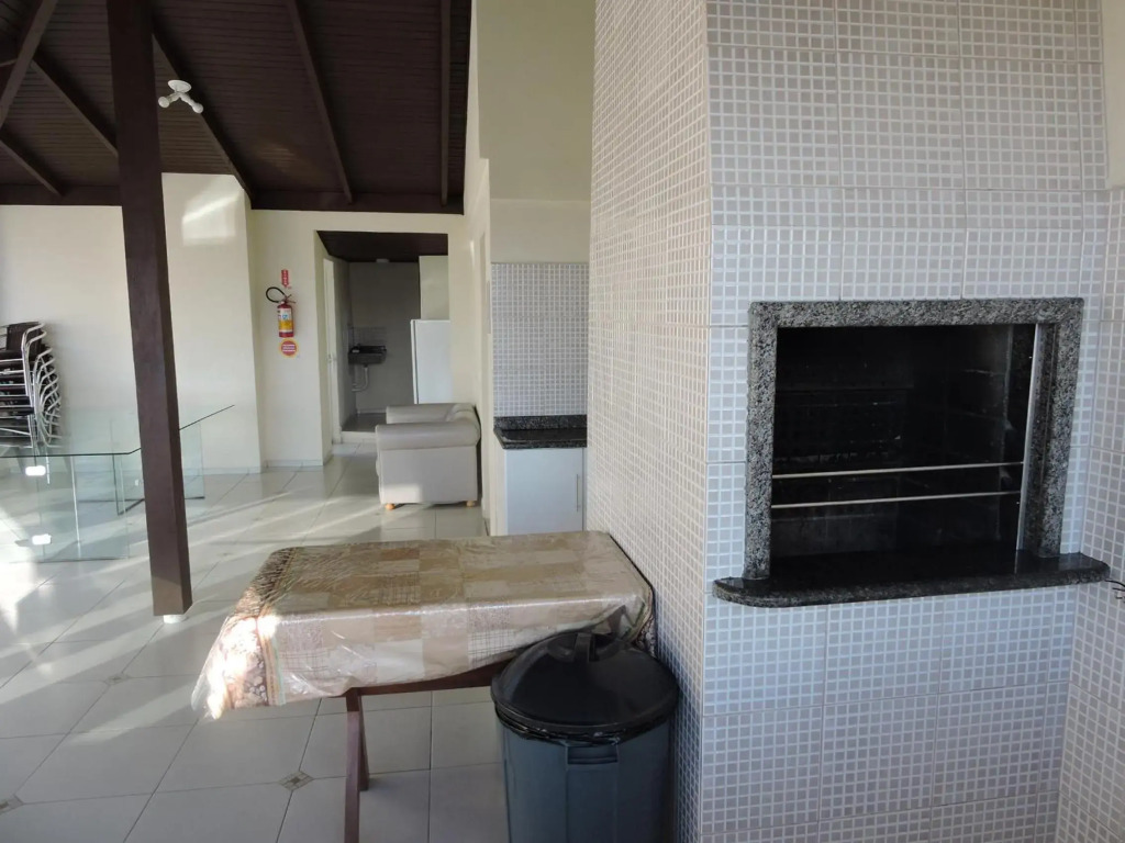 Apto 2 quartos no centro de Bombinhas, 130 metros praia