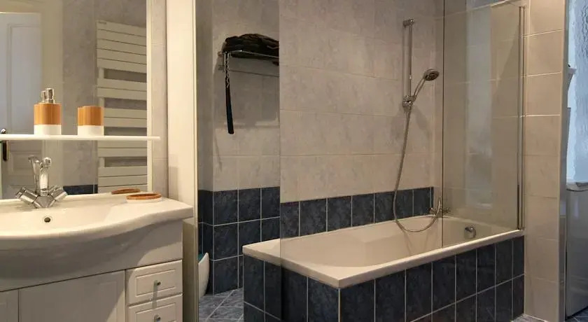 Champs-Elysées Design Apartment