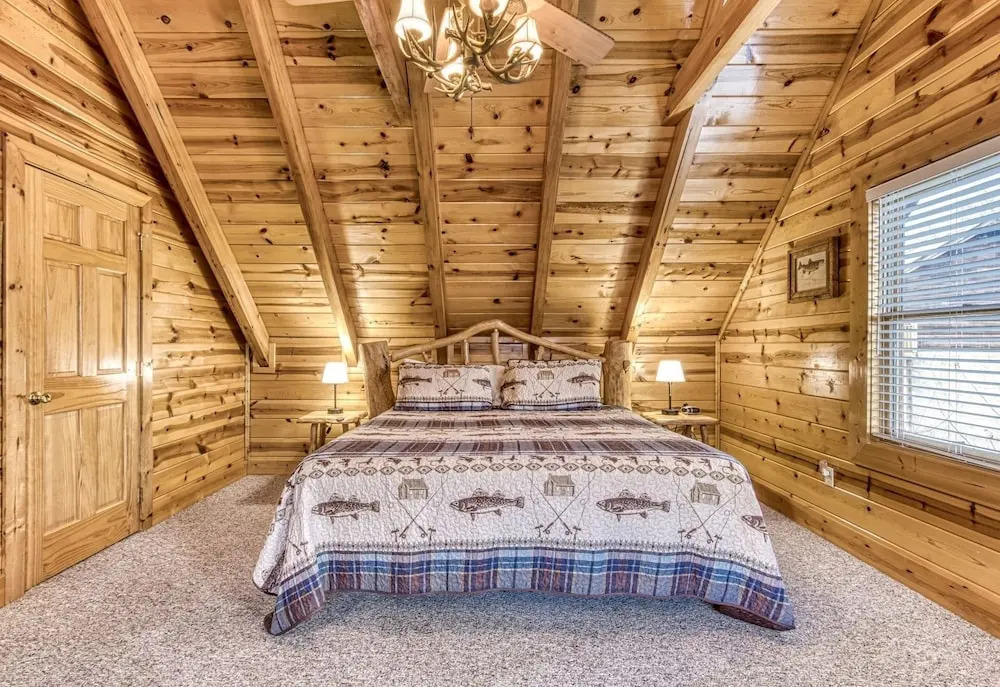 The Wildlife Lodge - Great Location! Close To Tanger Outlets! 5 Bedroom Cabin by RedAwning