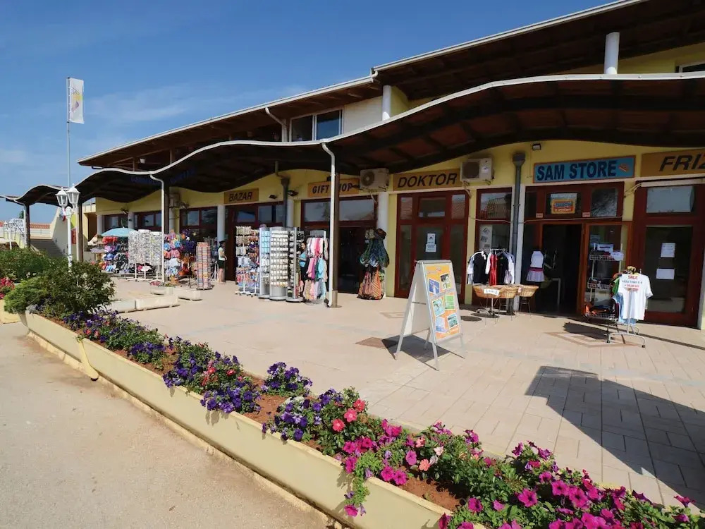 Carefully Furnished Bungalow With 2 Bathrooms, 7km From Pula