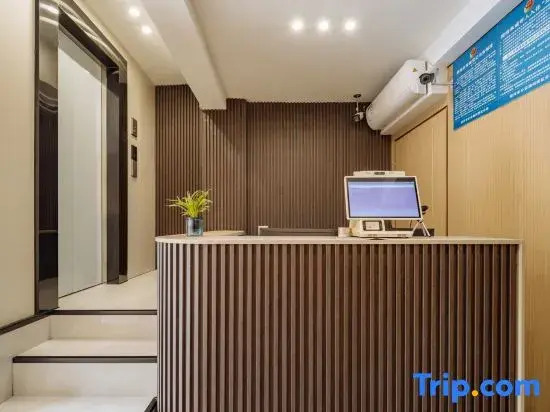 Huayu Light Hotel (Keqiao RT-Mart Pearl Square Subway Station Branch)