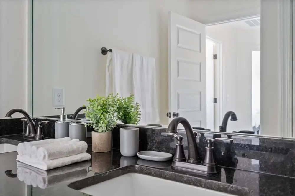 1 King 1 Queen 2 Double Garage Washer Dryer