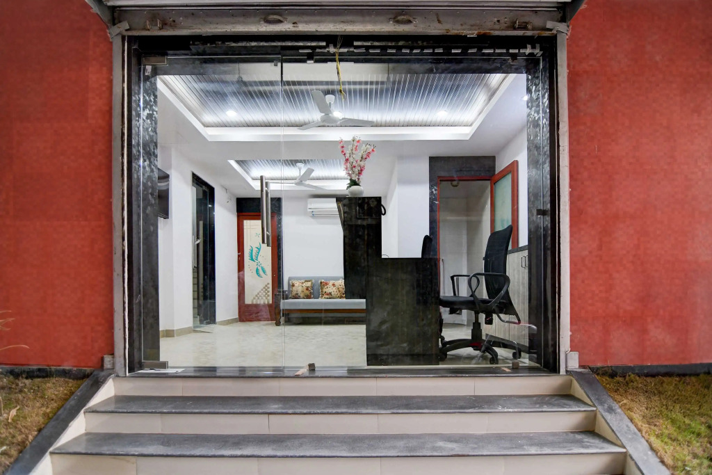 Townhouse Chinar Park Near Airport