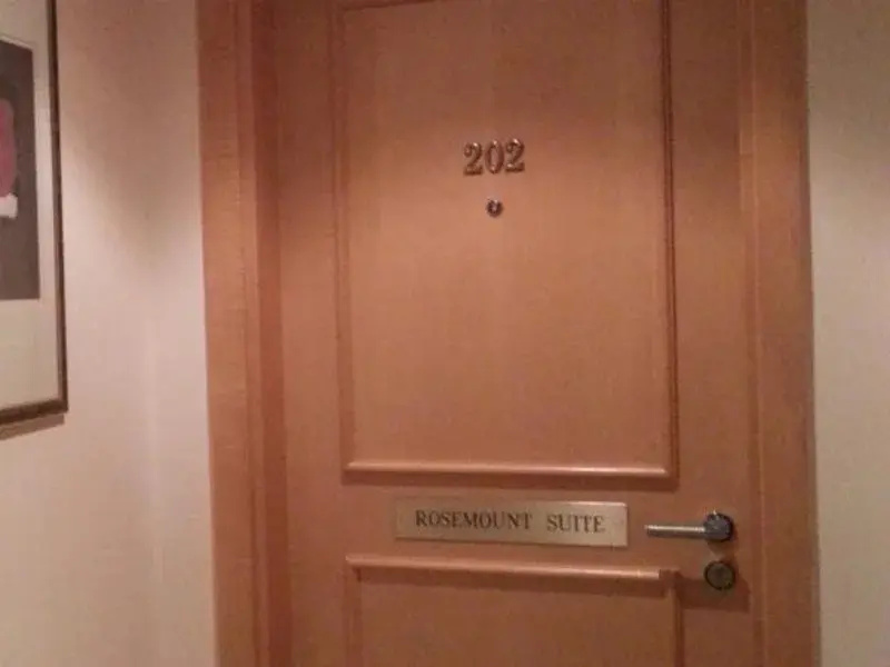K&H Royal Hotel