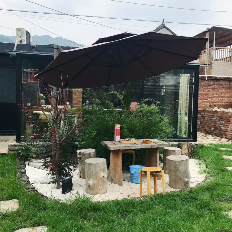 Yi Jing. Escape Split House