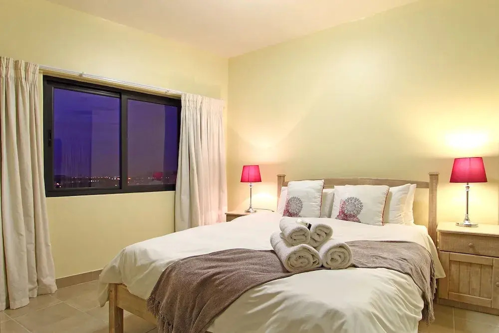 Knightsbridge 407 by Host Agents