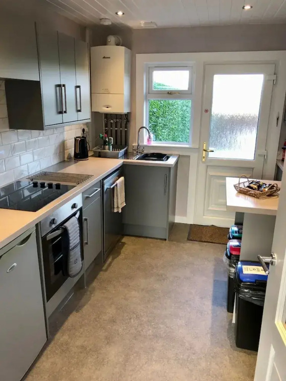 Ideal Road Trip Dunfermline Home - Free Parking