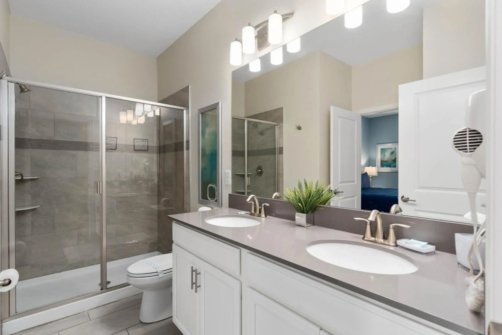 8 Bedroom Resort Style Home close to Disney.