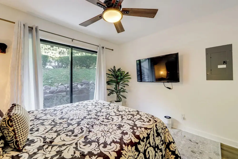 Sevierville Condo w/ Balcony + Pool Access