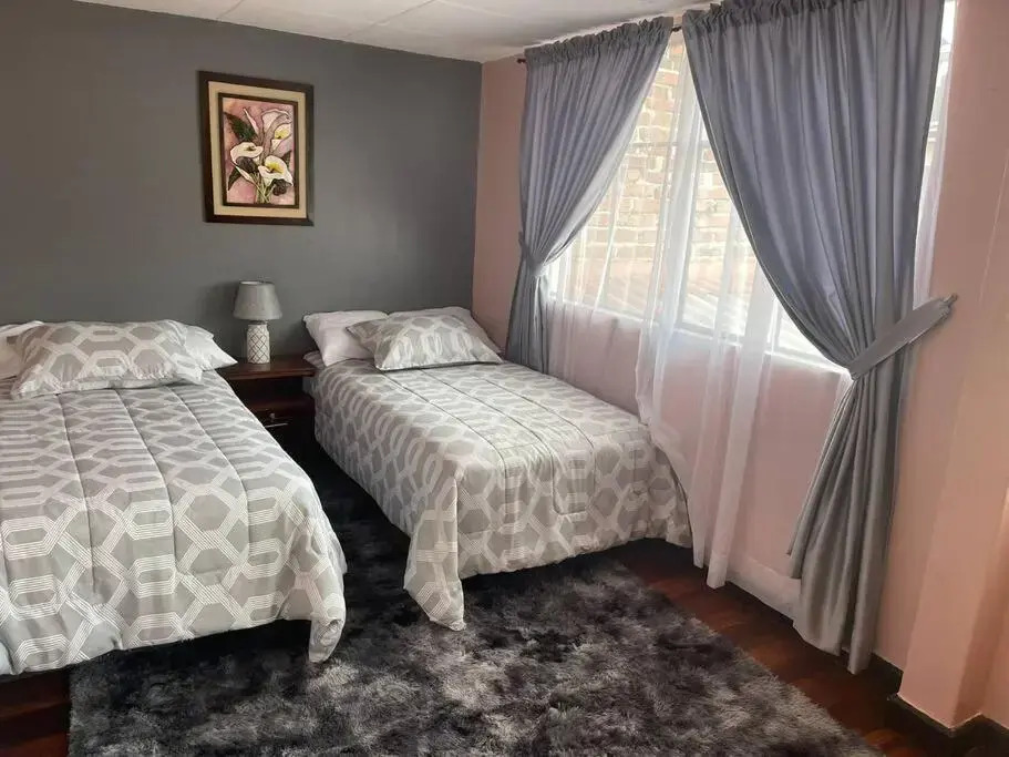 Casa 2 Pisos 100  Funcional En Cuenca Garantizado