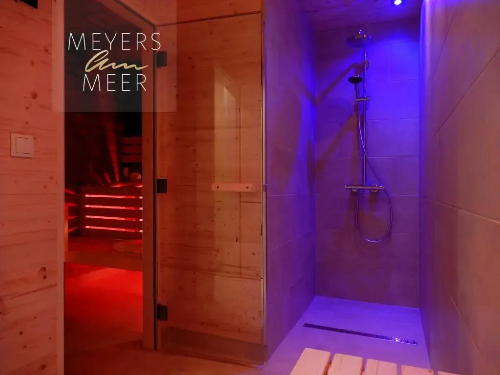 Schwarzes Holzferienhaus mit Sauna -- L I E B L I N G S P L A T Z -- an der Ostsee, Zierow bei Wismar, Strand 500m, alles inklusive