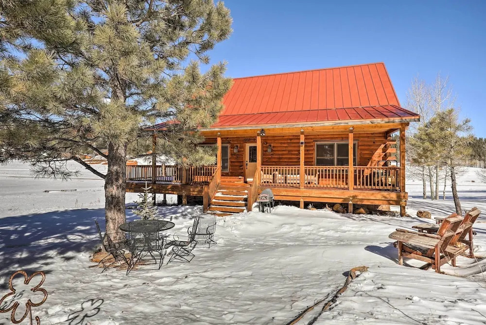 Cozy Family Cabin: Game Room, Near National Parks!
