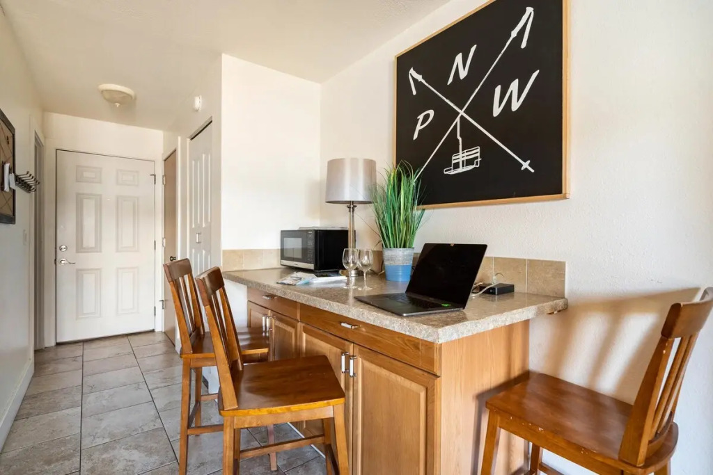 Walk to Downtown Bend&River! Fireplace, quiet