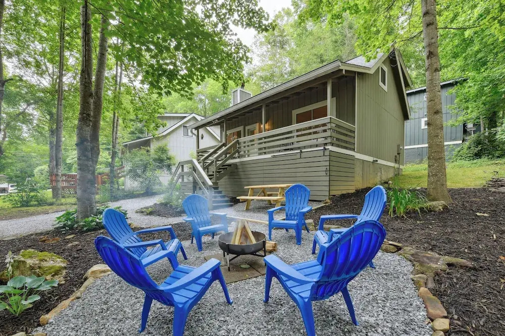Maggie Valley Mtn Escape w/ Fire Pit & Deck