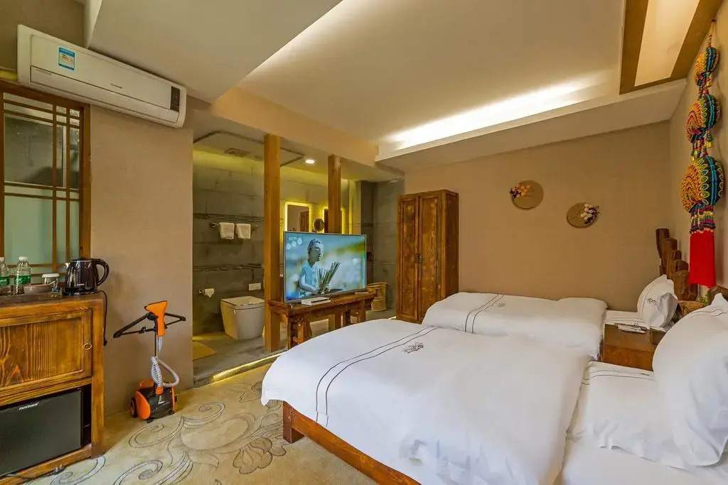 Being Attracted Guest Inn